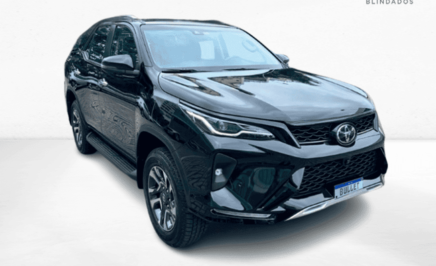 Toyota Hilux SW4 2.8 D-4D Turbo Diesel SRX Platinum 7 Lugares 4×4 Automático