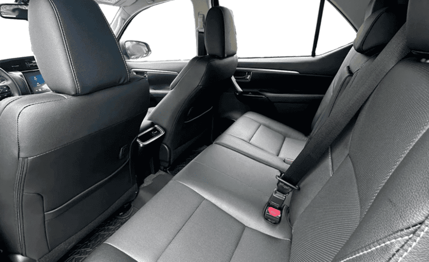 Toyota Hilux SW4 2.8 D-4D Turbo Diesel SRX Platinum 7 Lugares 4×4 Automático
