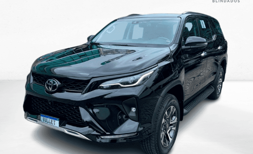 Toyota Hilux SW4 2.8 D-4D Turbo Diesel SRX Platinum 7 Lugares 4×4 Automático