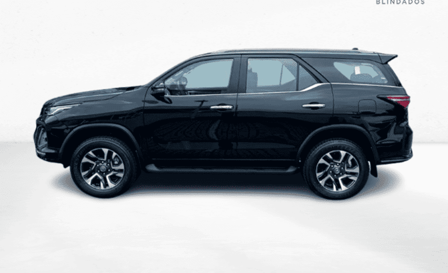 Toyota Hilux SW4 2.8 D-4D Turbo Diesel SRX Platinum 7 Lugares 4×4 Automático
