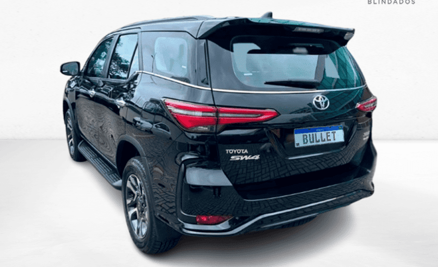 Toyota Hilux SW4 2.8 D-4D Turbo Diesel SRX Platinum 7 Lugares 4×4 Automático