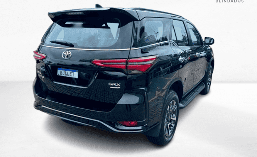 Toyota Hilux SW4 2.8 D-4D Turbo Diesel SRX Platinum 7 Lugares 4×4 Automático