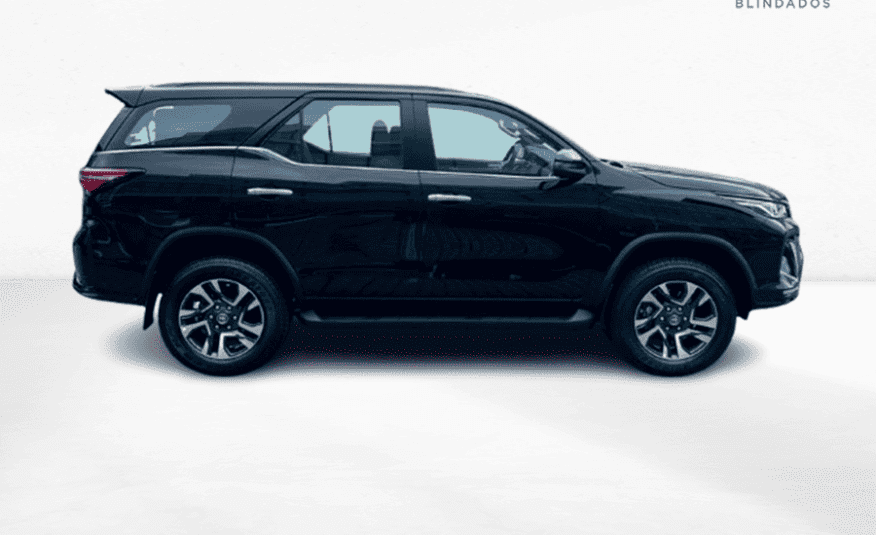 Toyota Hilux SW4 2.8 D-4D Turbo Diesel SRX Platinum 7 Lugares 4×4 Automático