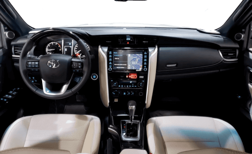 Toyota Hilux SW4 2.8 D-4D Turbo Diesel Diamond 7 Lugares 4×4 Automático
