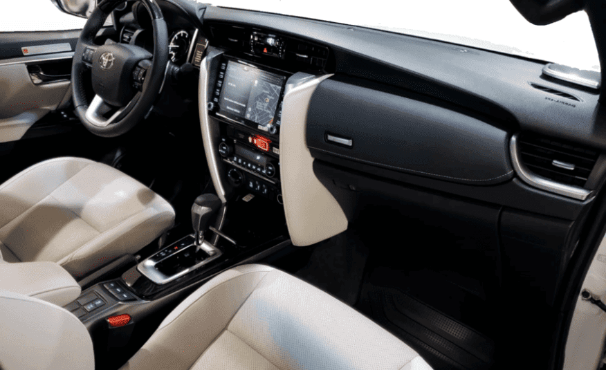 Toyota Hilux SW4 2.8 D-4D Turbo Diesel Diamond 7 Lugares 4×4 Automático