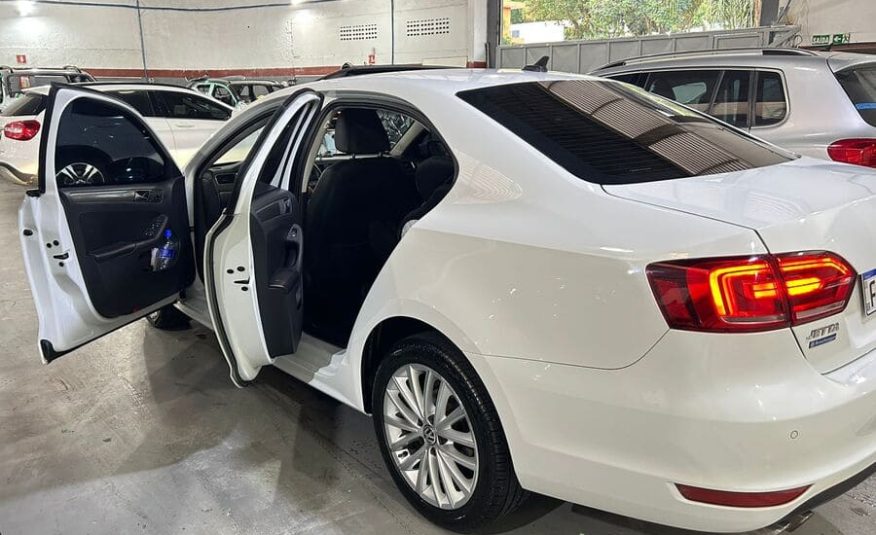 Volkswagen Jetta Highline 2.0 TSI 211CV Gasolina