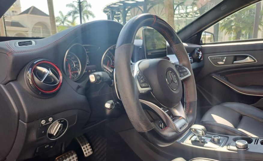 Mercedes-Benz CLA45 AMG 2.0 16v Turbocharged Gasolina 4p Automático
