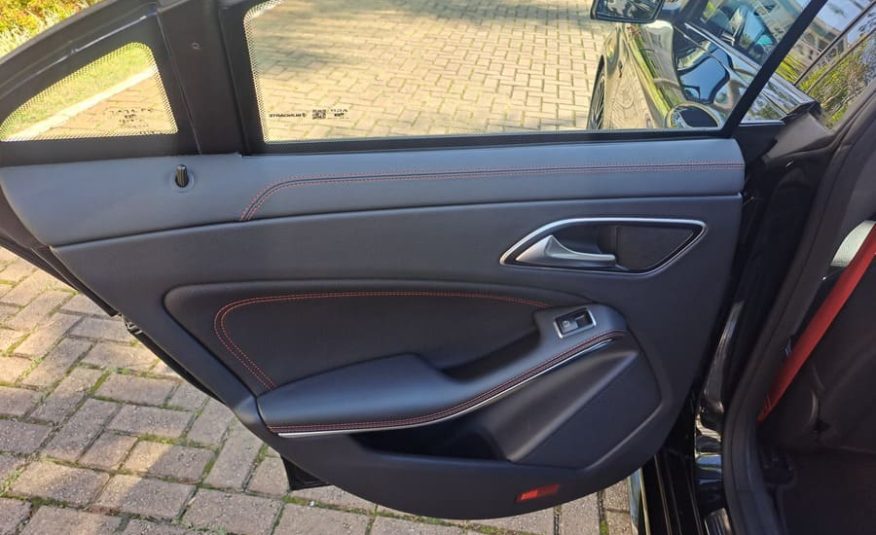 Mercedes-Benz CLA45 AMG 2.0 16v Turbocharged Gasolina 4p Automático