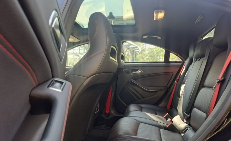 Mercedes-Benz CLA45 AMG 2.0 16v Turbocharged Gasolina 4p Automático