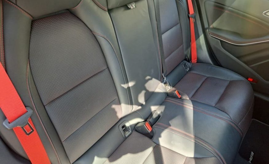 Mercedes-Benz CLA45 AMG 2.0 16v Turbocharged Gasolina 4p Automático