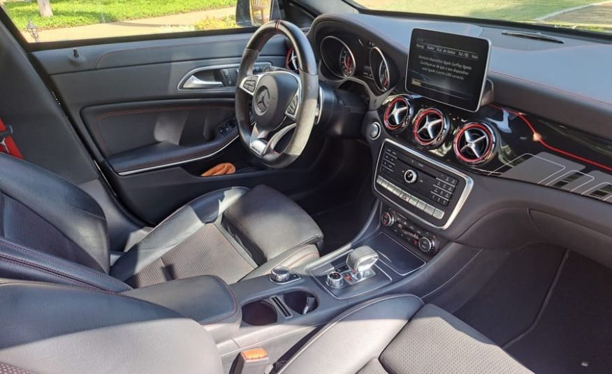 Mercedes-Benz CLA45 AMG 2.0 16v Turbocharged Gasolina 4p Automático