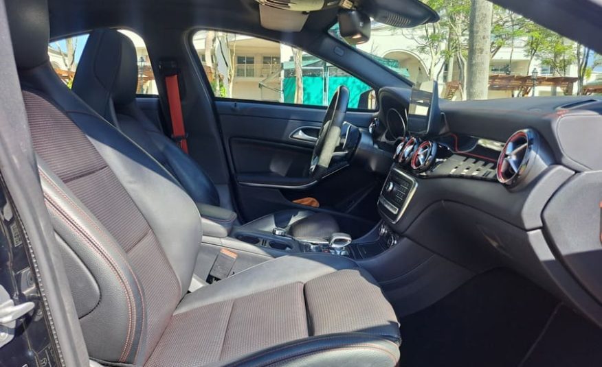 Mercedes-Benz CLA45 AMG 2.0 16v Turbocharged Gasolina 4p Automático