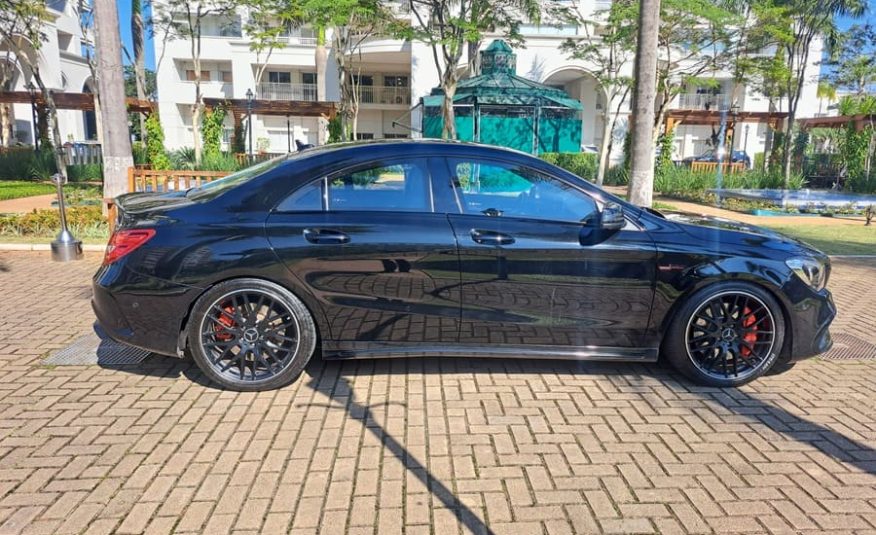 Mercedes-Benz CLA45 AMG 2.0 16v Turbocharged Gasolina 4p Automático