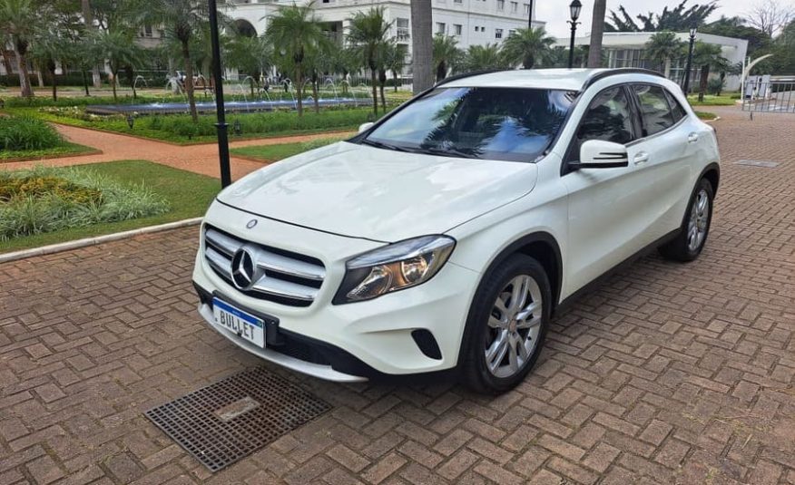 Mercedes-Benz GLA200 1.6 CGI Style 16v Turbo Flex 4P Automático