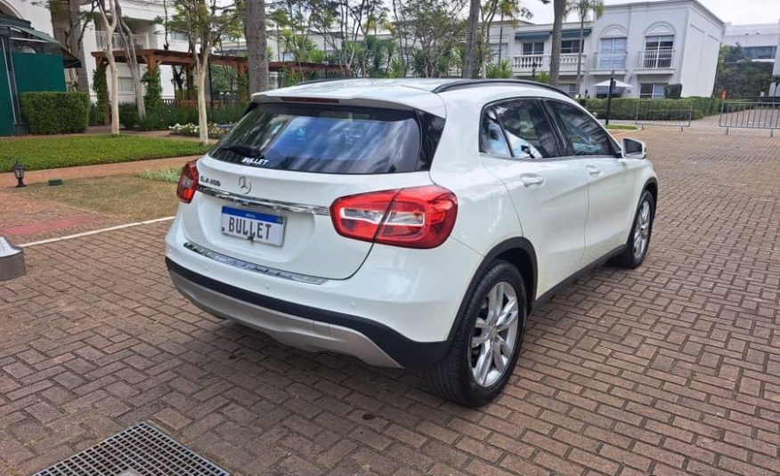 Mercedes-Benz GLA200 1.6 CGI Style 16v Turbo Flex 4P Automático