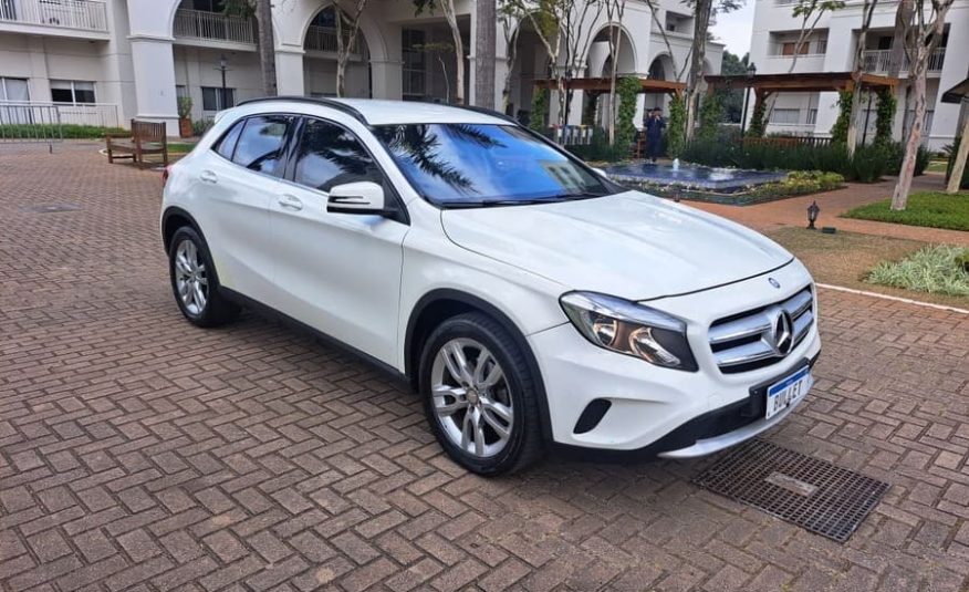 Mercedes-Benz GLA200 1.6 CGI Style 16v Turbo Flex 4P Automático