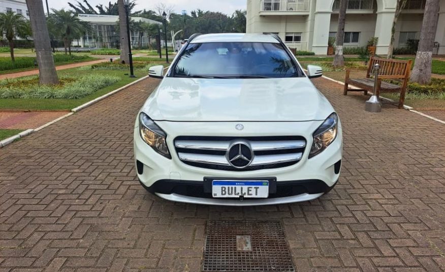 Mercedes-Benz GLA200 1.6 CGI Style 16v Turbo Flex 4P Automático