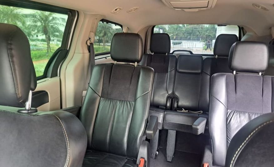 Chrysler Town & Country 3.6 Limited V6 Gasolina 4 Portas Automático