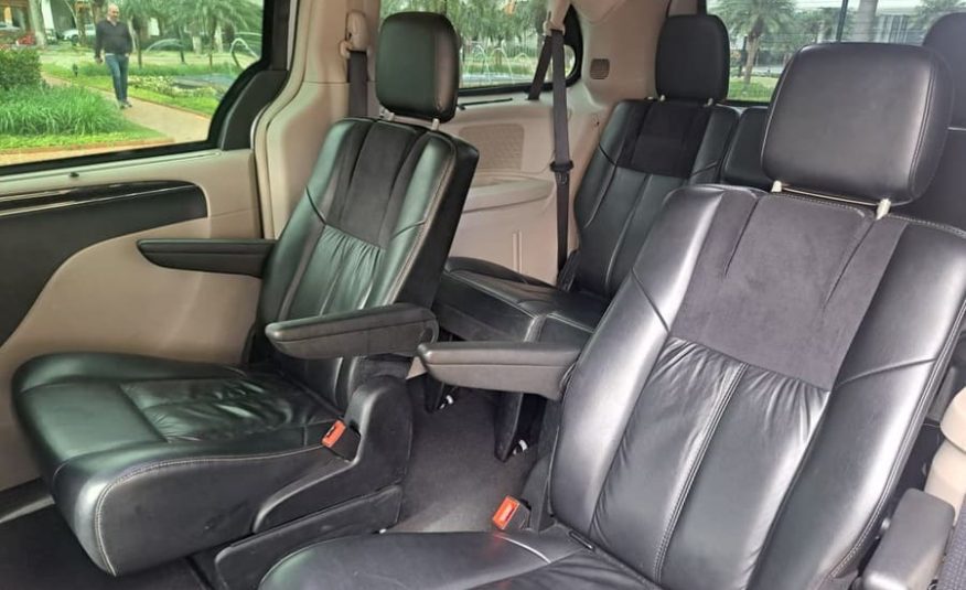 Chrysler Town & Country 3.6 Limited V6 Gasolina 4 Portas Automático