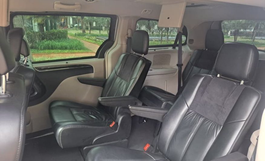 Chrysler Town & Country 3.6 Limited V6 Gasolina 4 Portas Automático