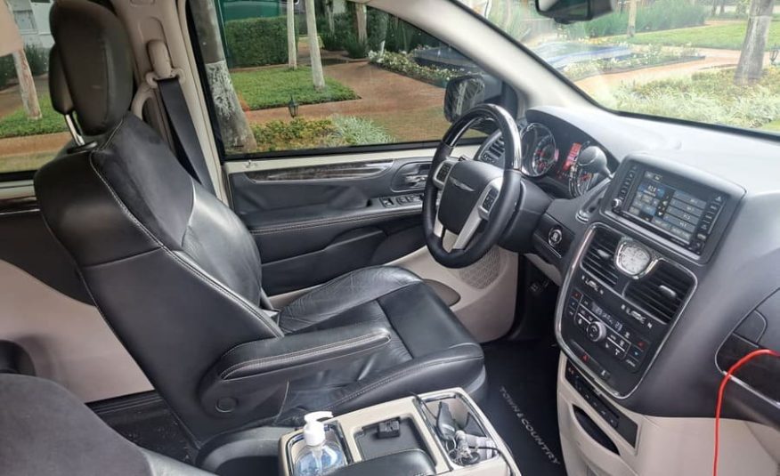 Chrysler Town & Country 3.6 Limited V6 Gasolina 4 Portas Automático