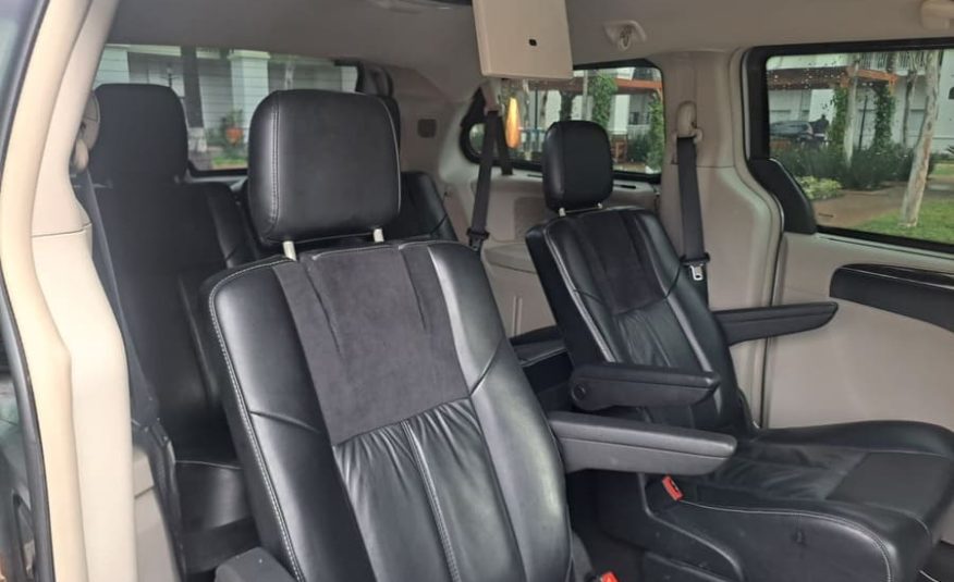 Chrysler Town & Country 3.6 Limited V6 Gasolina 4 Portas Automático