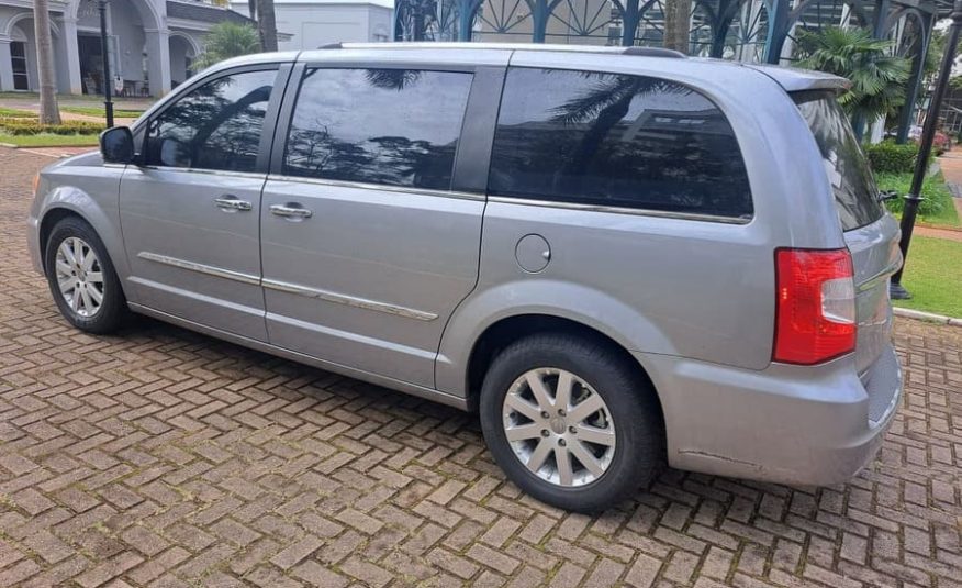 Chrysler Town & Country 3.6 Limited V6 Gasolina 4 Portas Automático