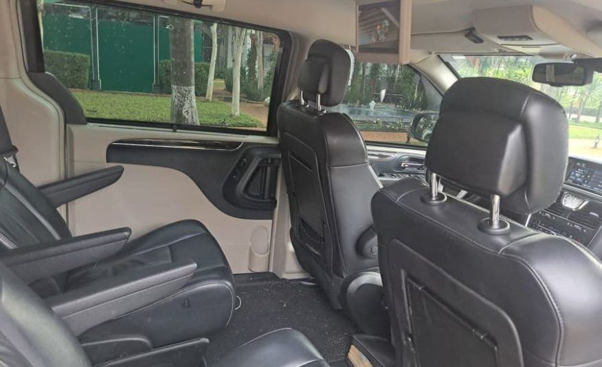 Chrysler Town & Country 3.6 Limited V6 Gasolina 4 Portas Automático