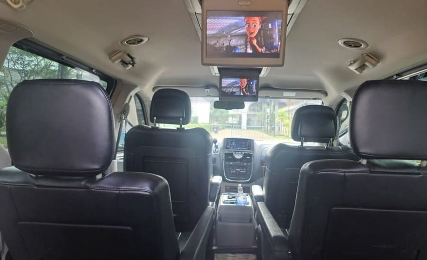 Chrysler Town & Country 3.6 Limited V6 Gasolina 4 Portas Automático