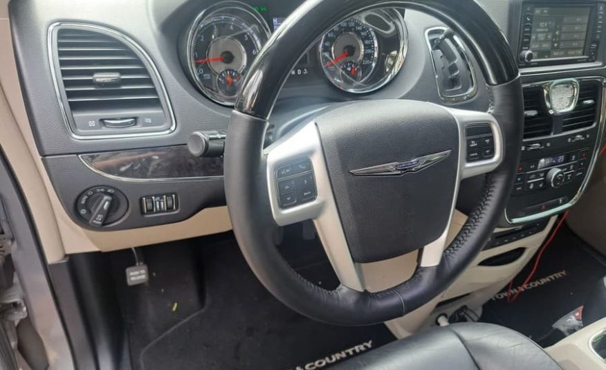 Chrysler Town & Country 3.6 Limited V6 Gasolina 4 Portas Automático