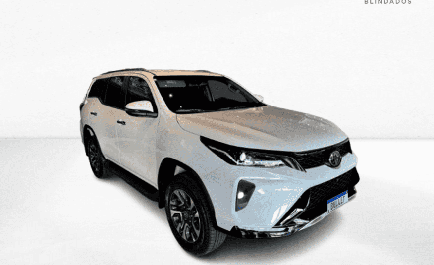 Toyota Hilux SW4 2.8 D-4D Turbo Diesel SRX Platinum 7L 4×4 Automático