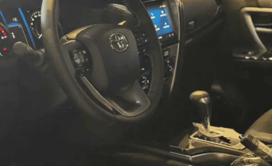 Toyota Hilux SW4 2.8 D-4D Turbo Diesel SRX Platinum 7L 4×4 Automático