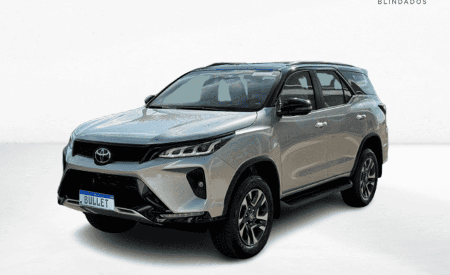 Toyota Hilux SW4 2.8 D-4D Turbo Diesel Diamond 7L 4×4 Automático
