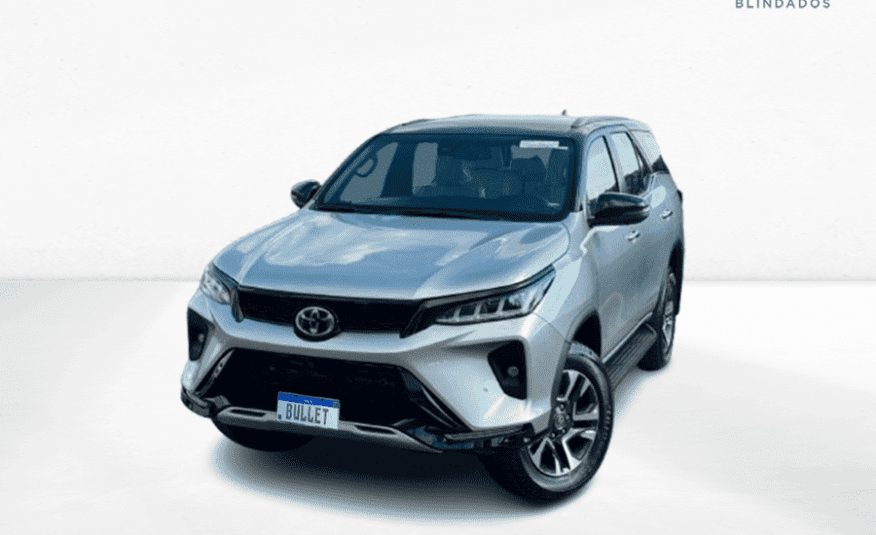 Toyota Hilux SW4 2.8 D-4D Turbo Diesel Diamond 7L 4×4 Automático