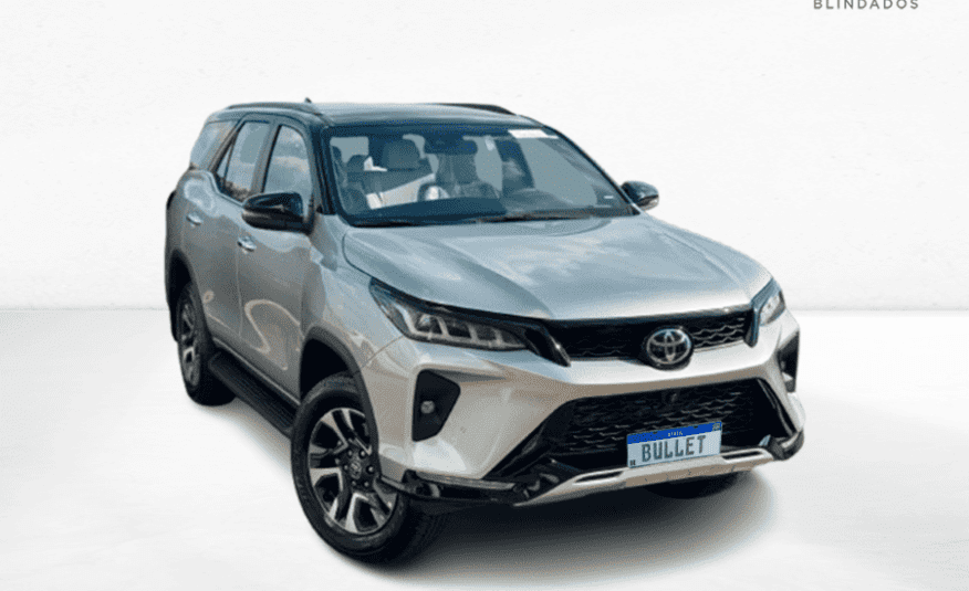 Toyota Hilux SW4 2.8 D-4D Turbo Diesel Diamond 7L 4×4 Automático