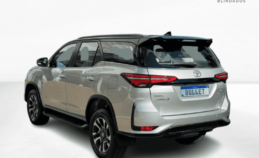 Toyota Hilux SW4 2.8 D-4D Turbo Diesel Diamond 7L 4×4 Automático