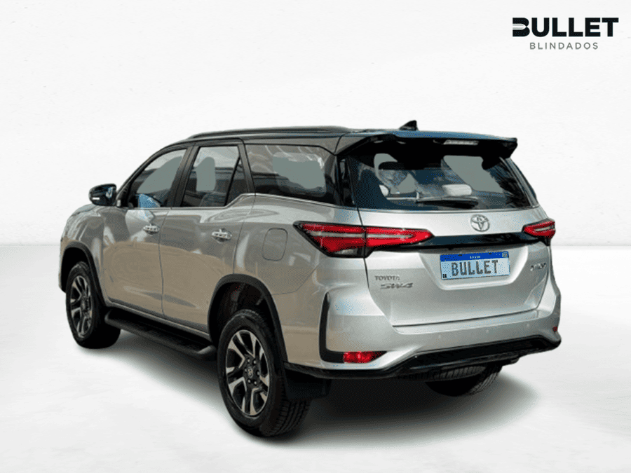 Toyota Hilux SW4 2.8 D-4D Turbo Diesel Diamond 7L 4×4 Automático