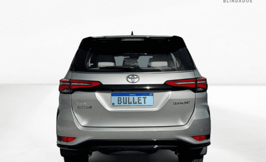 Toyota Hilux SW4 2.8 D-4D Turbo Diesel Diamond 7L 4×4 Automático