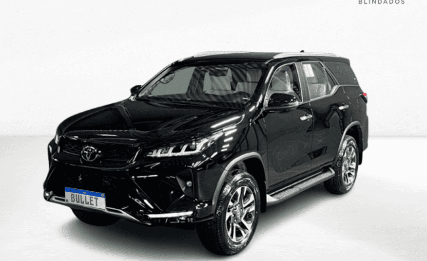 Toyota Hilux SW4 2.8 D-4D Turbo Diesel Diamond 7L 4×4 Automático