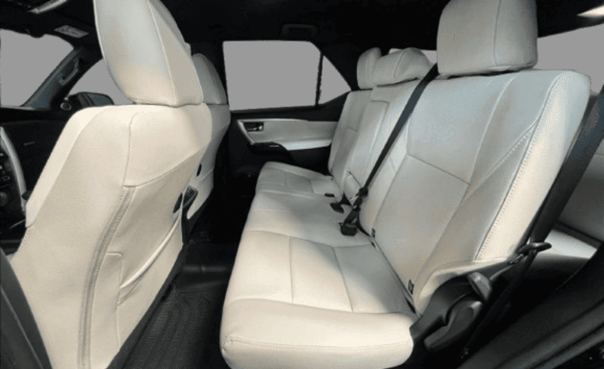 Toyota Hilux SW4 2.8 D-4D Turbo Diesel Diamond 7L 4×4 Automático