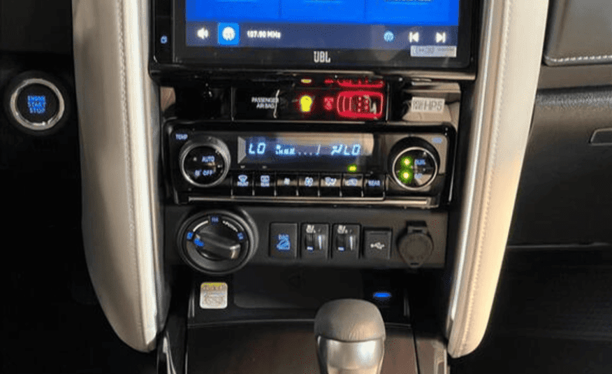 Toyota Hilux SW4 2.8 D-4D Turbo Diesel Diamond 7L 4×4 Automático
