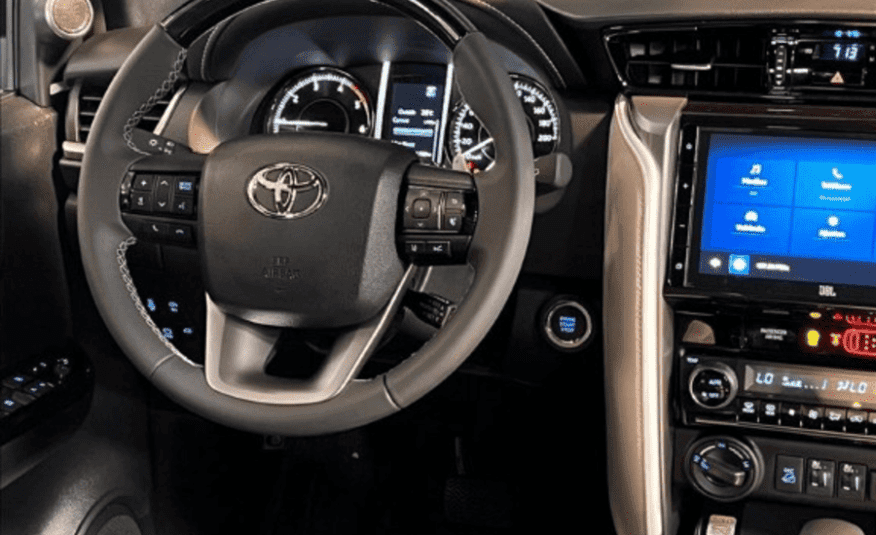 Toyota Hilux SW4 2.8 D-4D Turbo Diesel Diamond 7L 4×4 Automático