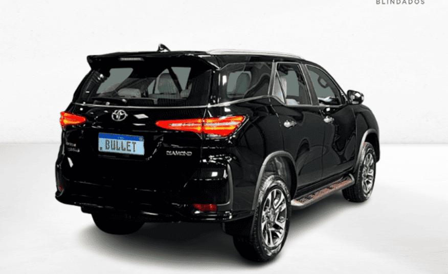 Toyota Hilux SW4 2.8 D-4D Turbo Diesel Diamond 7L 4×4 Automático