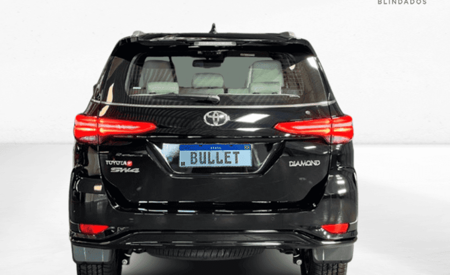 Toyota Hilux SW4 2.8 D-4D Turbo Diesel Diamond 7L 4×4 Automático