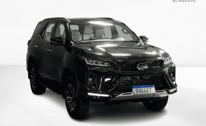 Toyota Hilux SW4 2.8 D-4D Turbo Diesel Diamond 7L 4×4 Automático