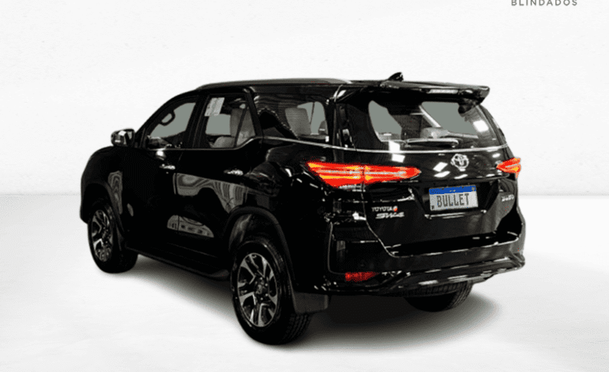 Toyota Hilux SW4 2.8 D-4D Turbo Diesel Diamond 7L 4×4 Automático