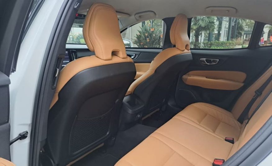 Volvo S60 2.0 T4 Momentum Gasolina 4P Automático