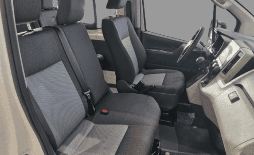 Toyota Hiace 2.8 D-4D Turbo Diesel Minibus 15+1 DX Automático