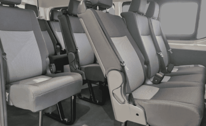 Toyota Hiace 2.8 D-4D Turbo Diesel Minibus 15+1 DX Automático