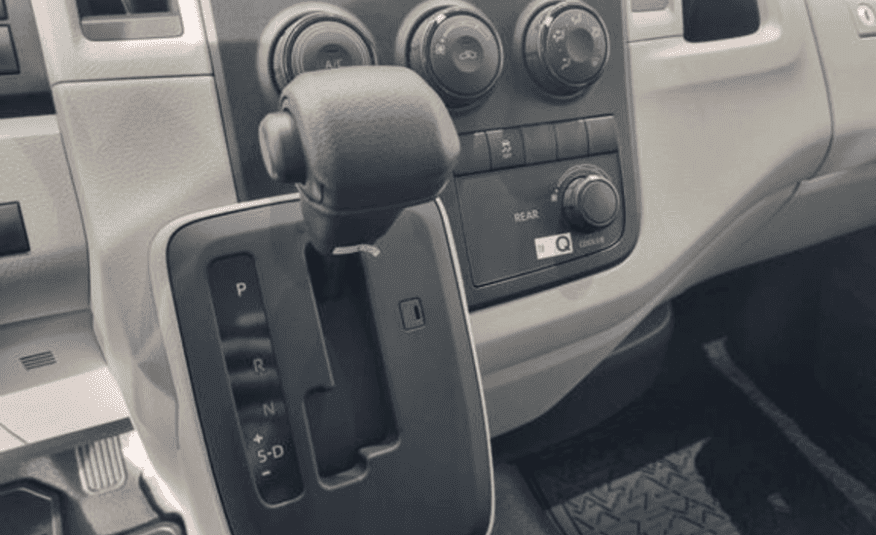 Toyota Hiace 2.8 D-4D Turbo Diesel Minibus 15+1 DX Automático